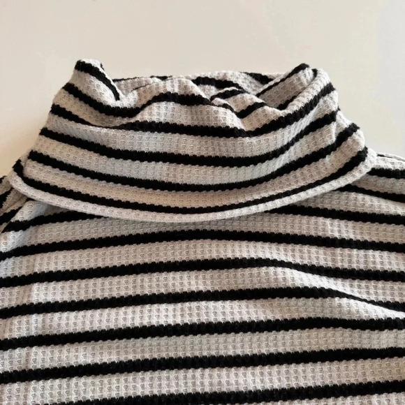 LOFT- Black and white-Striped-Long Sleeve-Tunic-Turtle Neck- Cozy- Women’s S - Picture 2 of 9